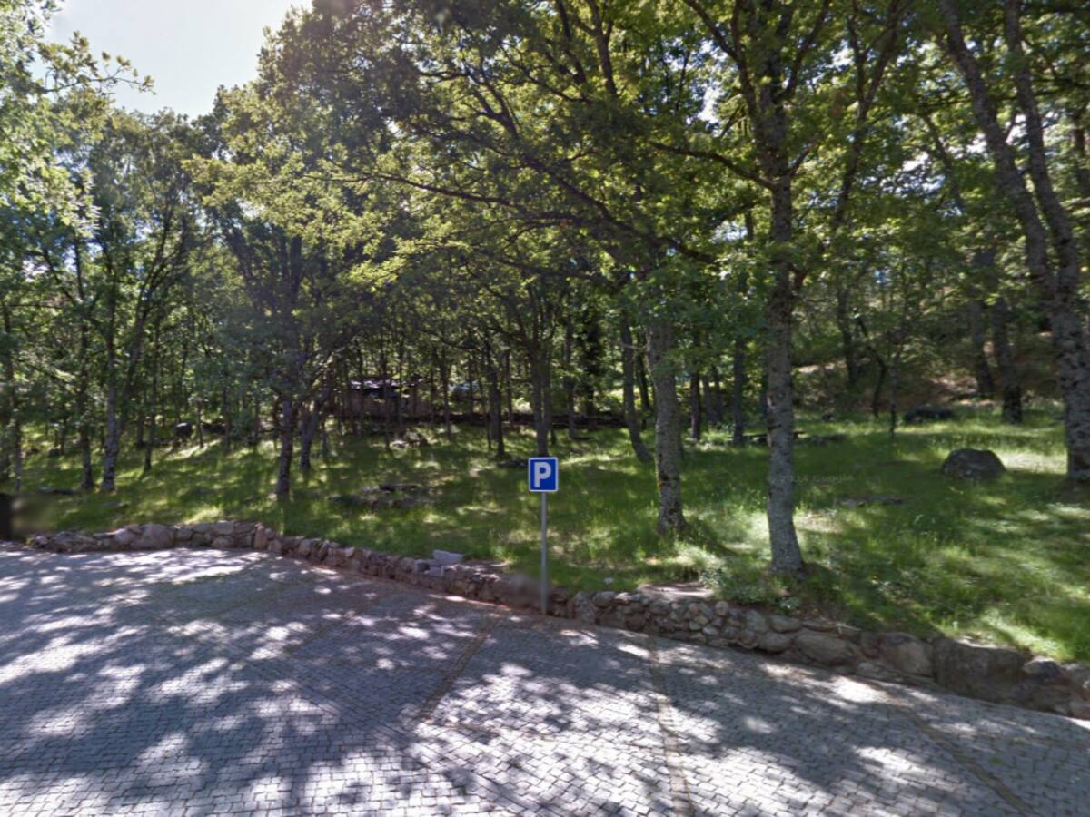 Pendiente la licitación de los campings, Galende amplia plazas de estacionamiento en el lago