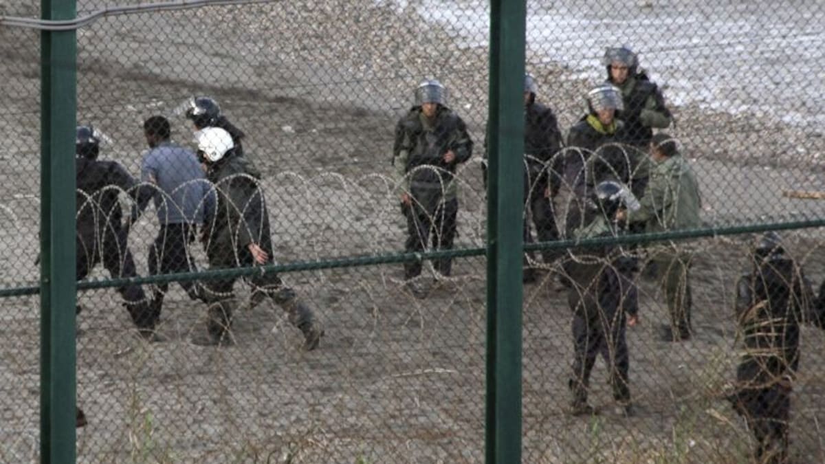 Najat El Hachmi: "La Gendarmería Marroquí explicada a Pedro Sánchez"