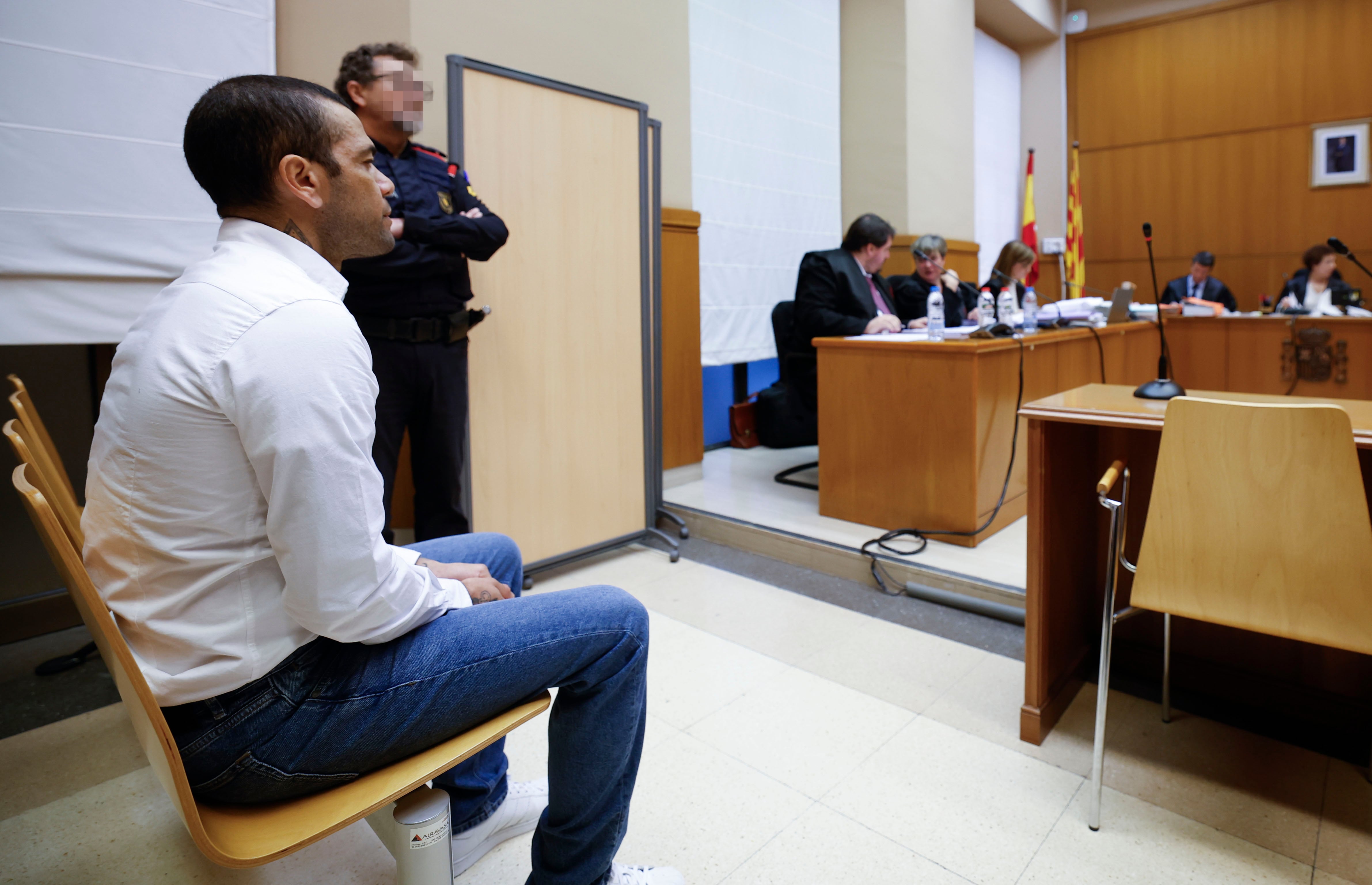 Dani Alves en el banquillo de los acusados de la Audiencia de Barcelona. EFE/ Alberto Estévez / ***POOL***