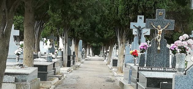 Paseo central del cementerio de Ciudad Real