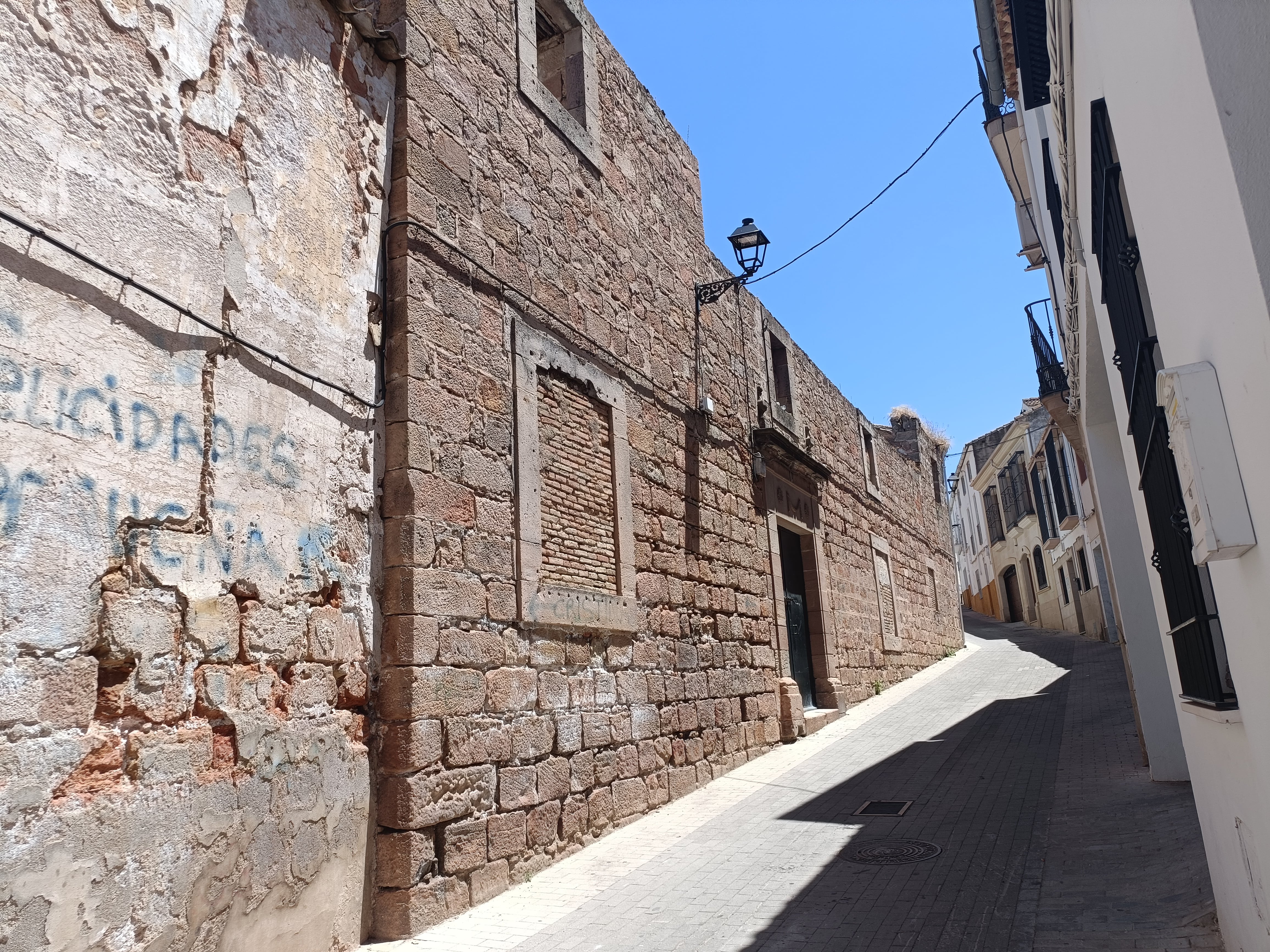 Finca en calle Ayala de Linares que se convertirá en zona verde.