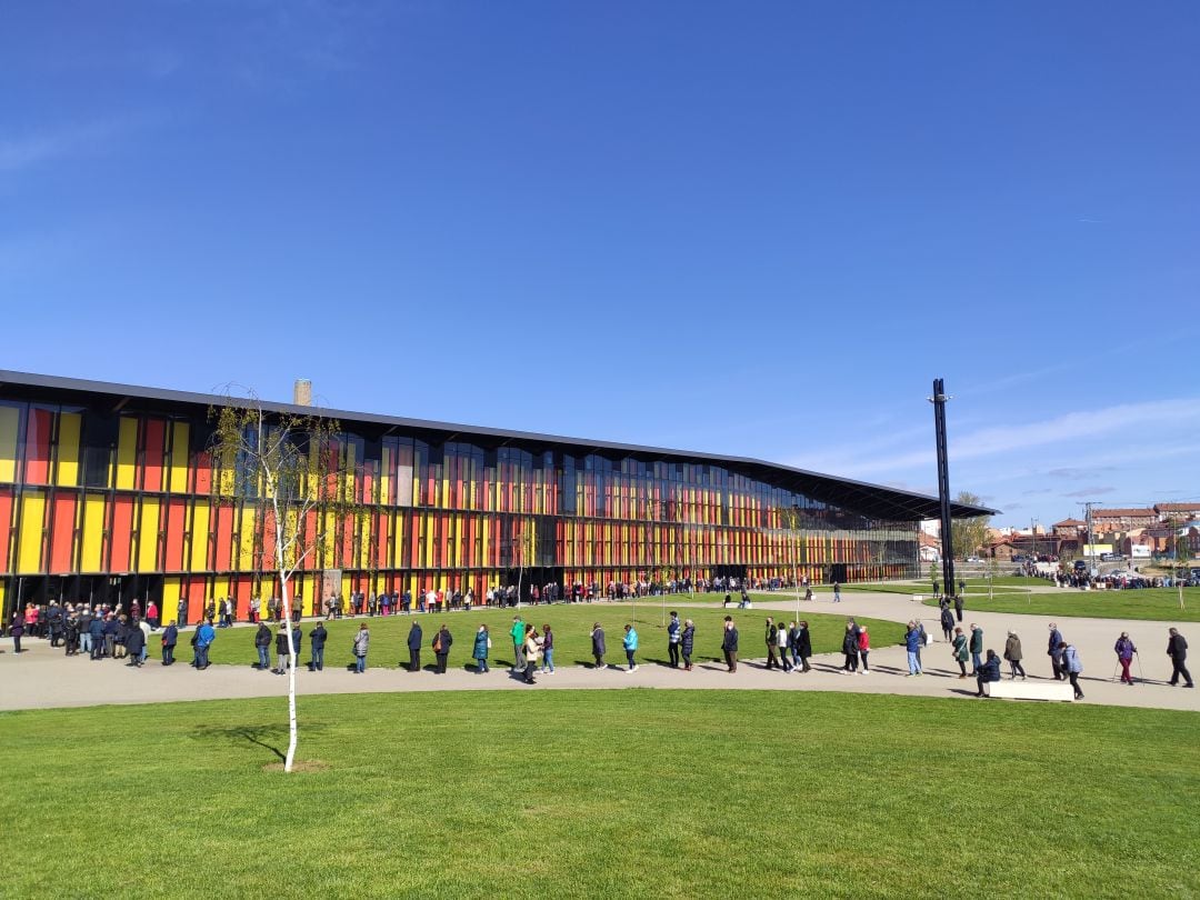 Colas para la vacunación en León