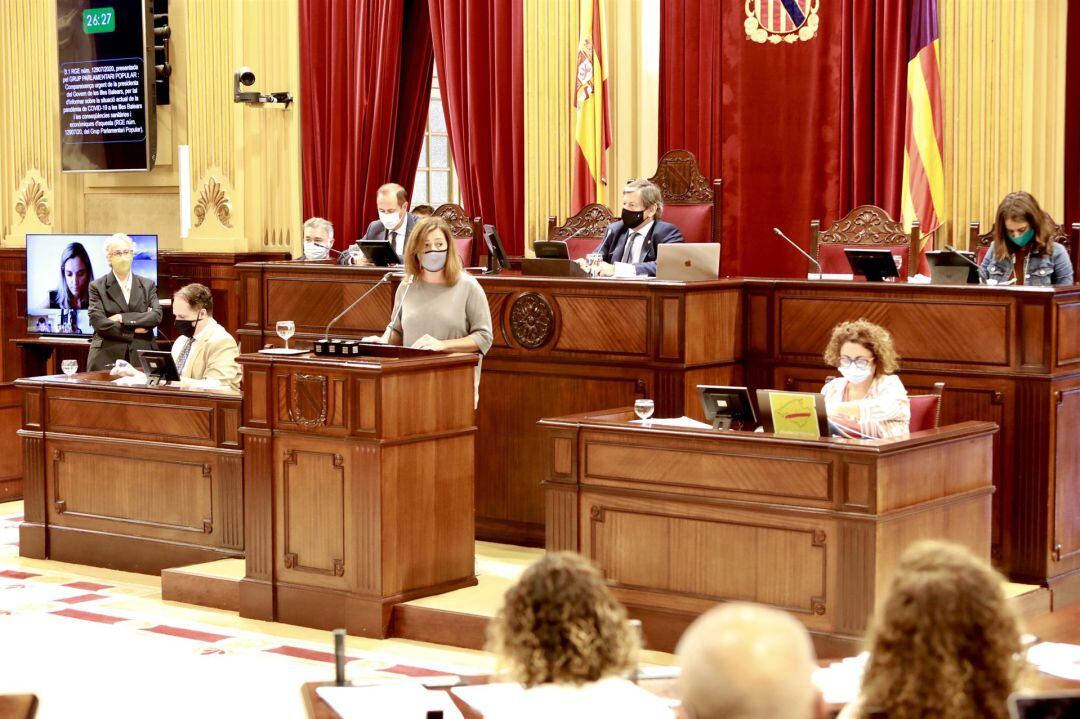 La presidenta del Govern, Francina Armengol, durante su comparecencia en el Parlament.