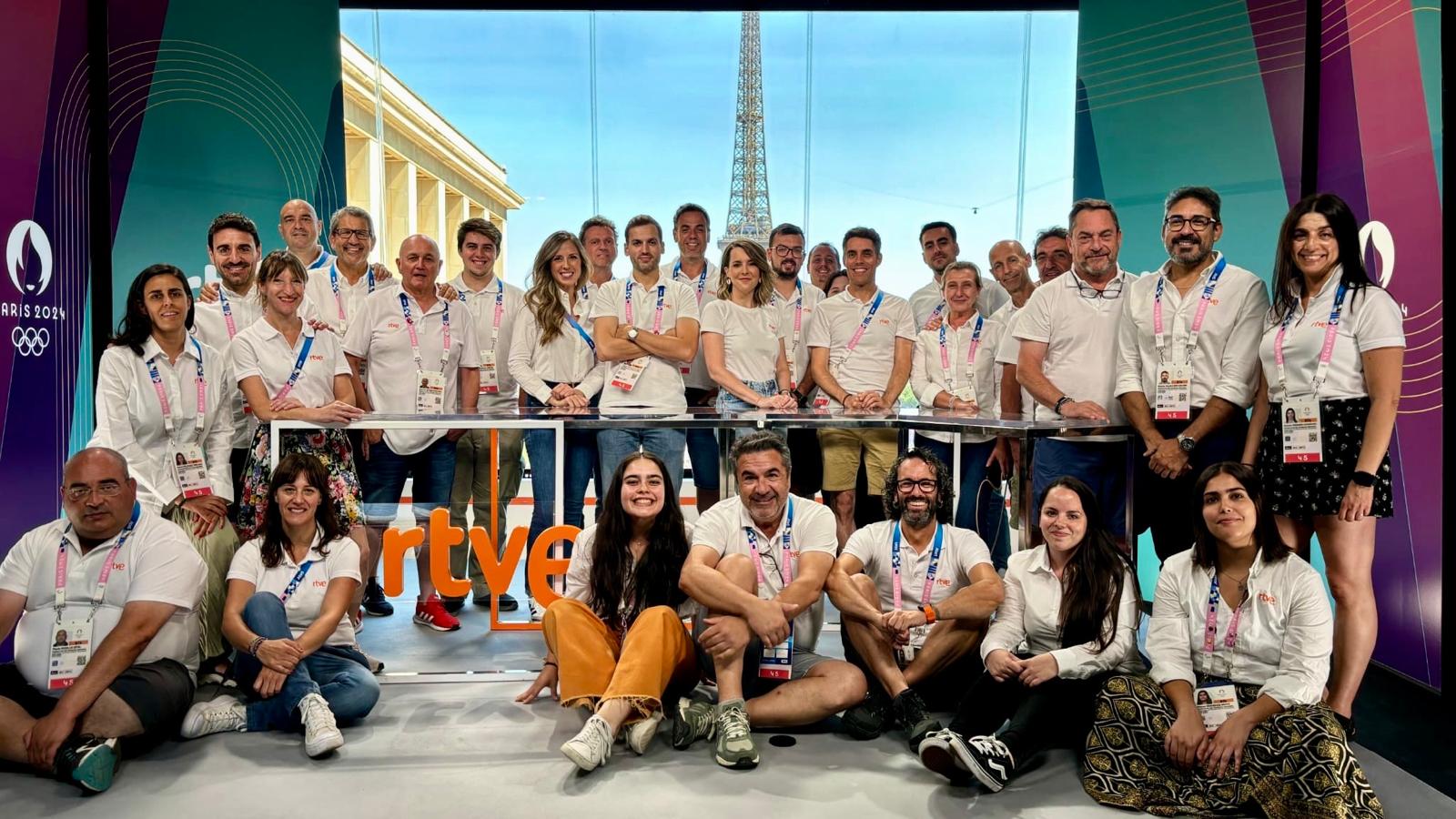 Ana Ibáñez, junto a parte del equipo de enviados especiales de RTVE a los Juegos Olímpicos de París 2024