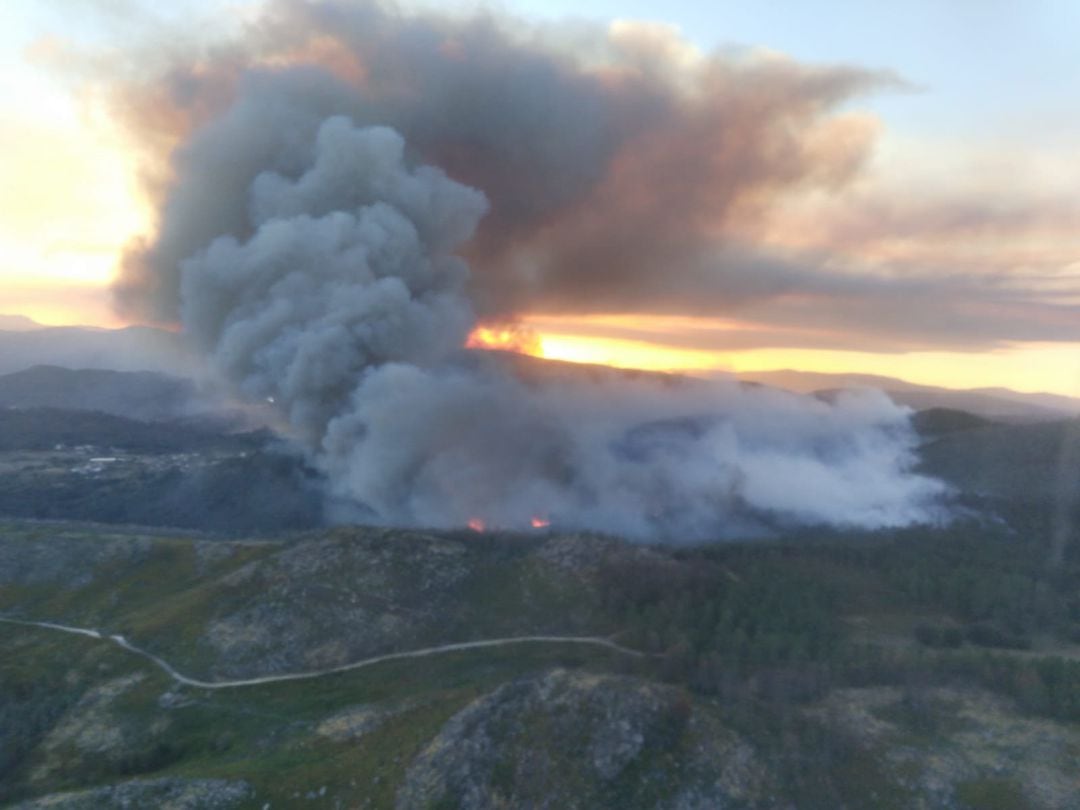 Imagen de archivo de un incendio en la provincia de Ourense