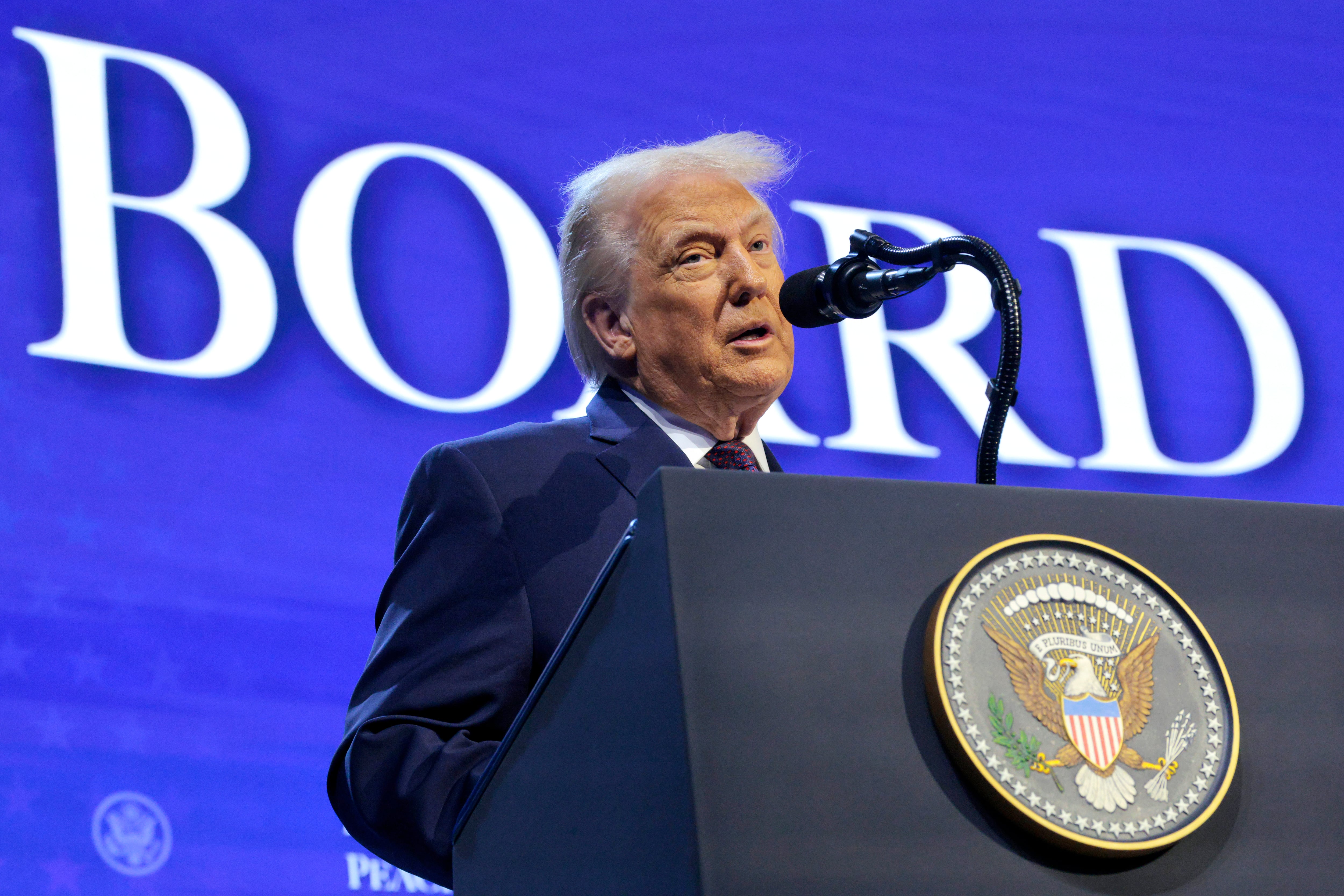 Donald Trump presenta su Junta de Paz en el Foro Económico Mundial de Davos junto a una veintena de líderes globales. (Photo by Chip Somodevilla/Getty Images)