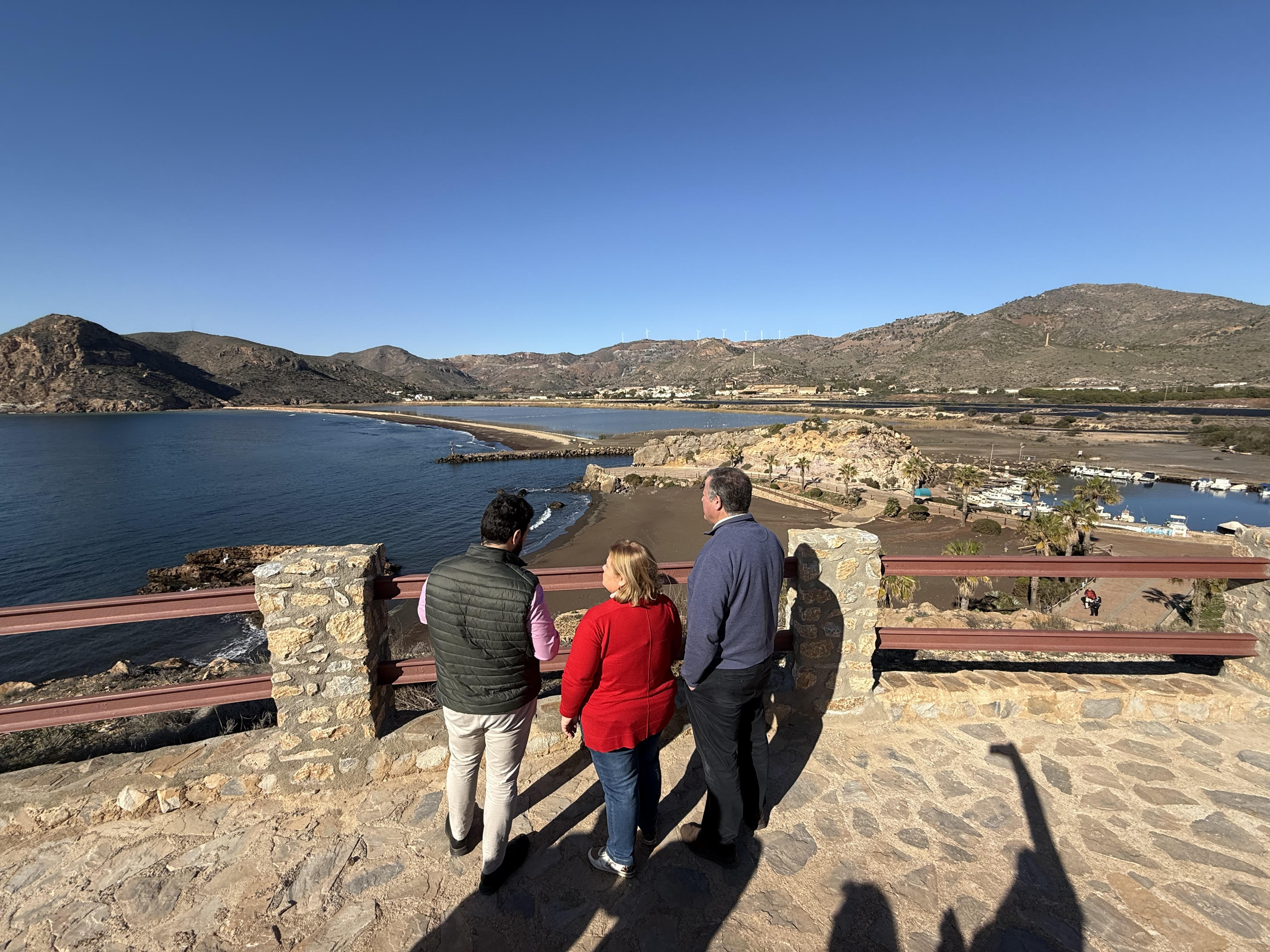 El alcalde de La Unión, Joaquín Zapata, teme que el Ministerio de Transición Ecológica no apuesta por la regeneración de la Bahía de Portmán sino por su sellado. Además desde el consistorio se ha solicitado la incorporación de COEC a la Comisión de Seguimiento