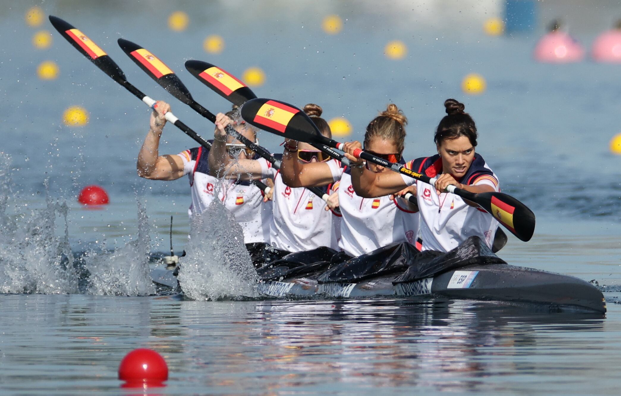 Vaires-sur-marne (France), 06/08/2024.- (R-L) Sara Ouzande, Estefania Fernandez, Carolina Garcia Otero and Teresa Portela of Spain compete during the Women&#039;s Kayak Four 500m heats of the Canoeing Sprint competitions in the Paris 2024 Olympic Games, at the Vaires-sur-Marne Nautical Stadium in Vaires-sur-Marne, France, 06 August 2024. (Francia, España) EFE/EPA/ALI HAIDER
