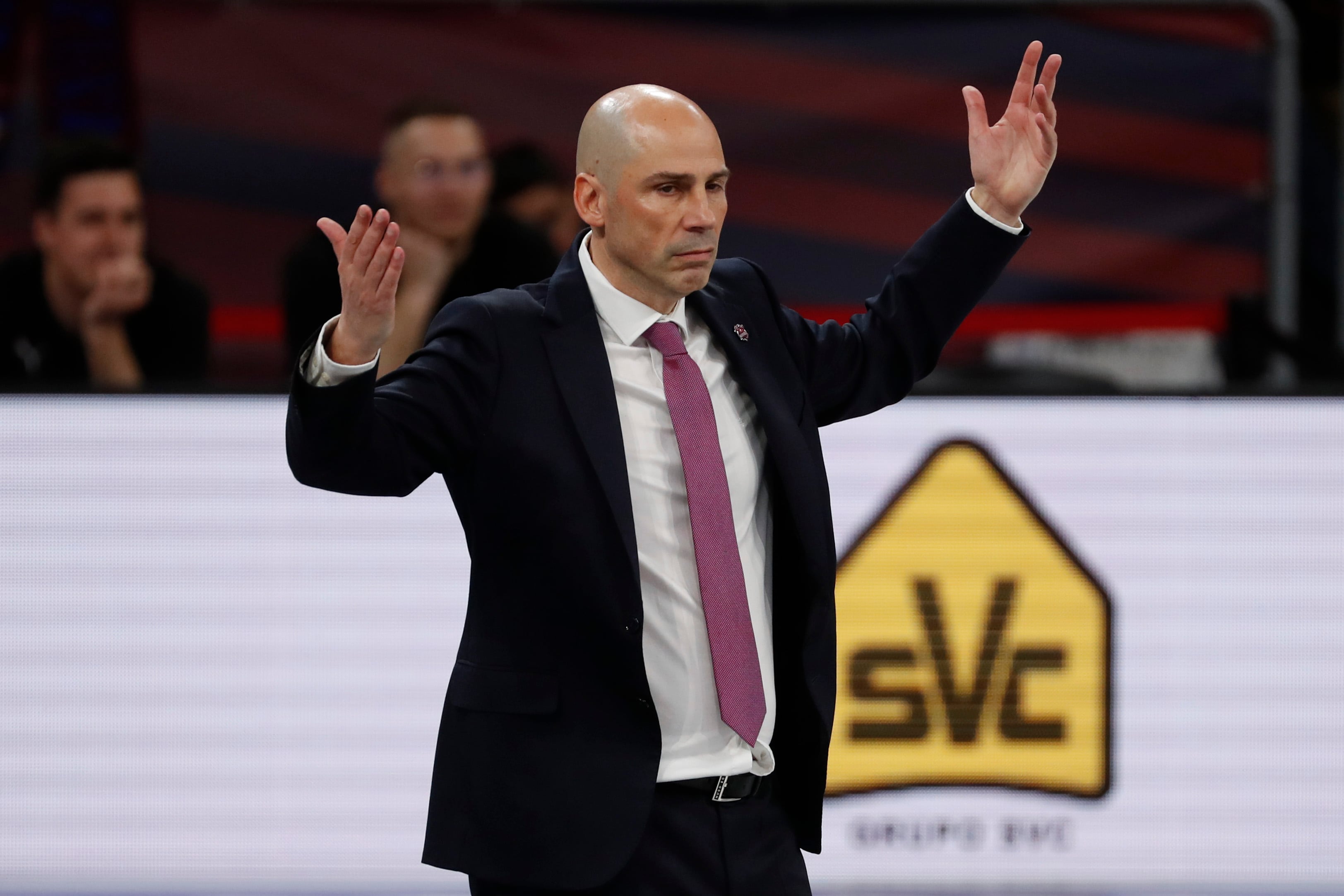 El entrenador del Baskonia, Joan Peñarroya, durante el partido de la Euroliga de baloncesto que Cazoo Baskonia y Asvel Villeurbanne disputaron en el Fernando Buesa Arena.