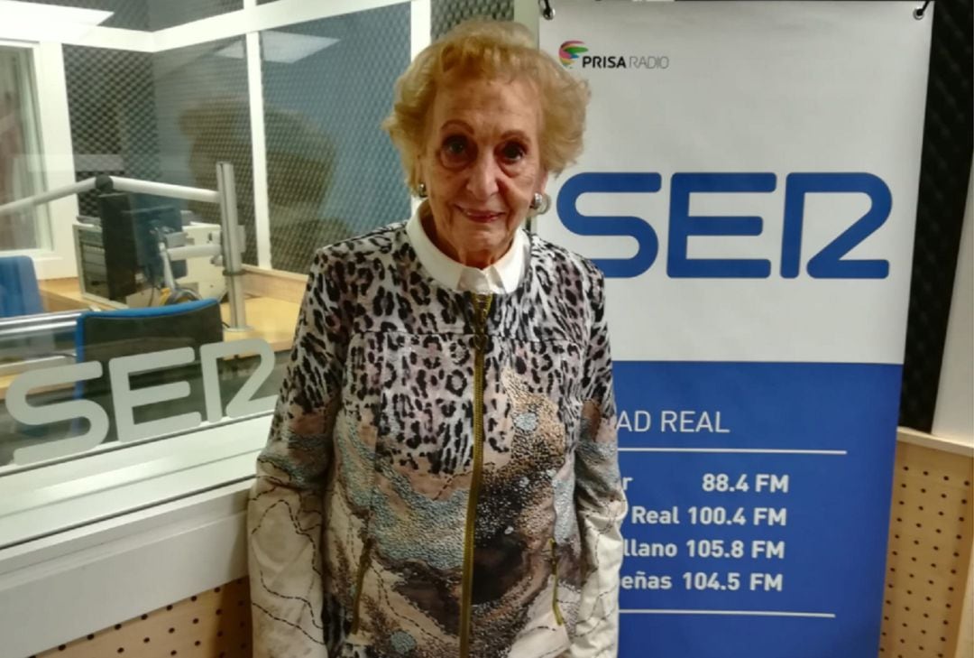 Bienvenida Pérez en los estudiois de SER  Ciudad Real