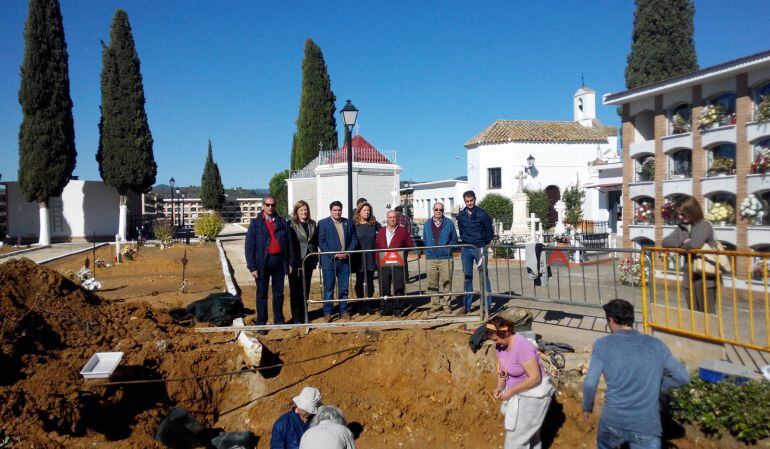 Visita de Giráldez a la fosa de Marmolejo