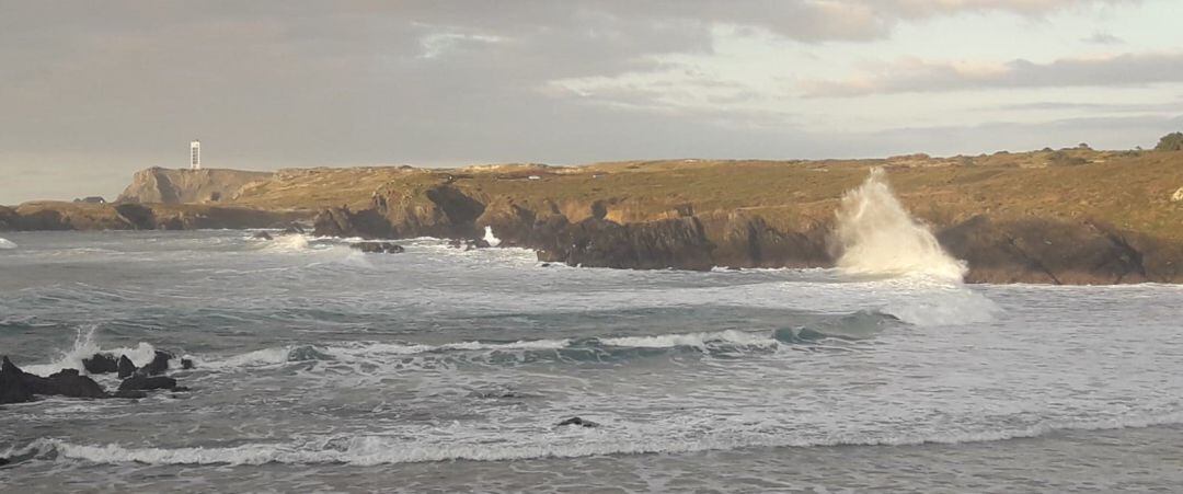 Olas en la playa de Meirás, Valdoviño 