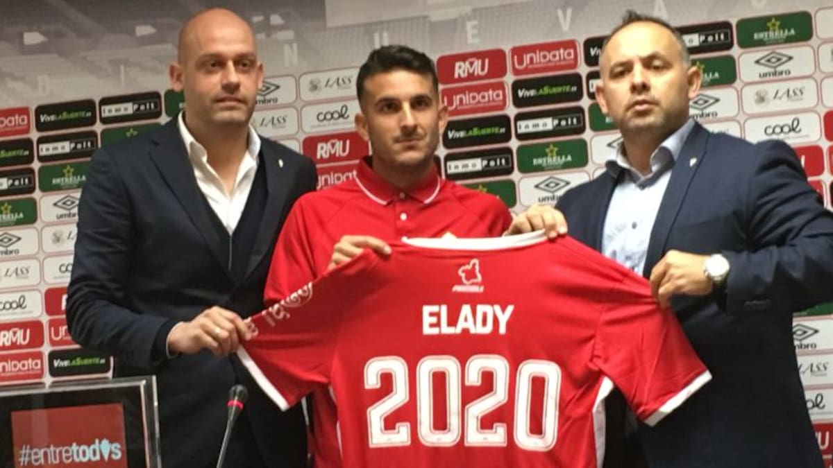 Elady renueva en el Real Murcia hasta 2020: "Quería seguir, nunca pensé en irme"