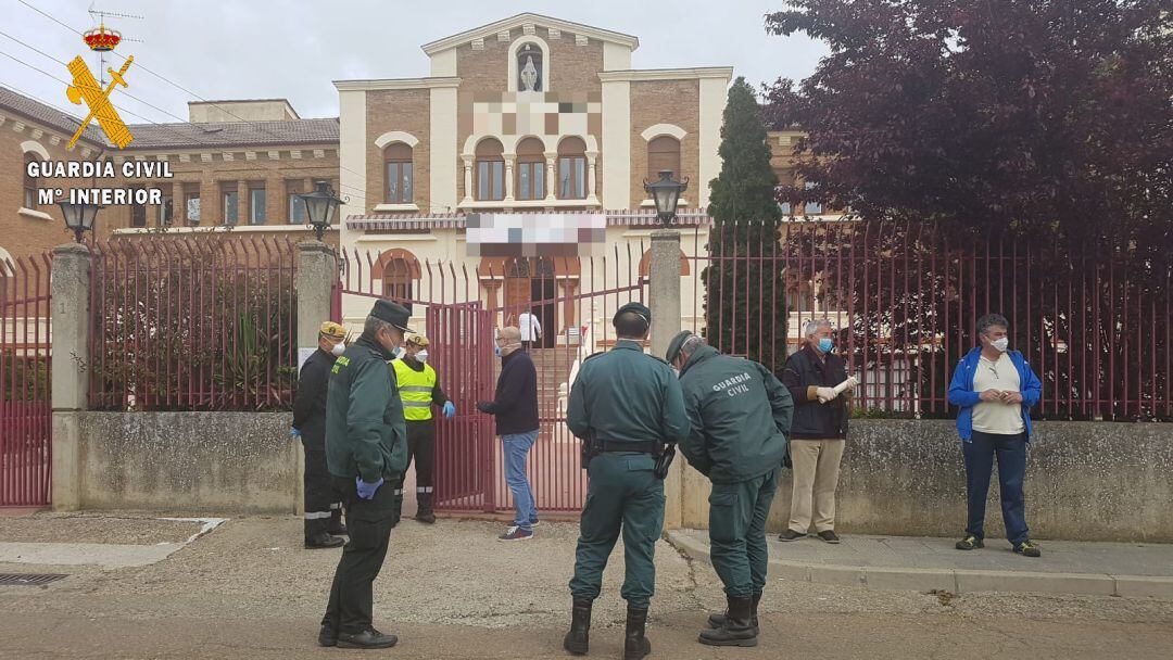 La Guardia Civil colabora con una residencia de Carrión de los Condes (Palencia)