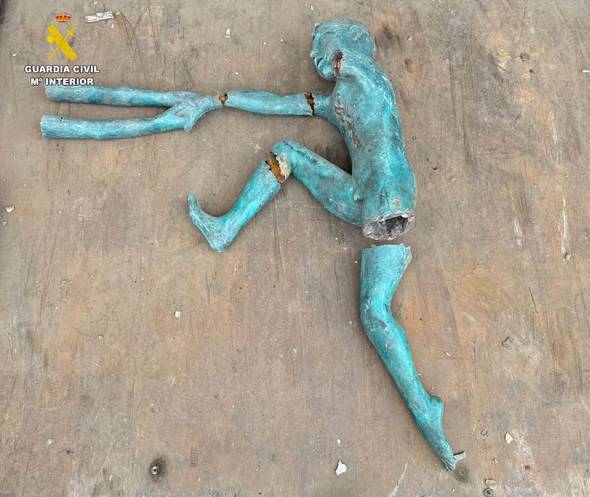 Detenidas tres personas por el robo de tres estatuas del artista Manuel Boix de una fuente Albalat de la Ribera