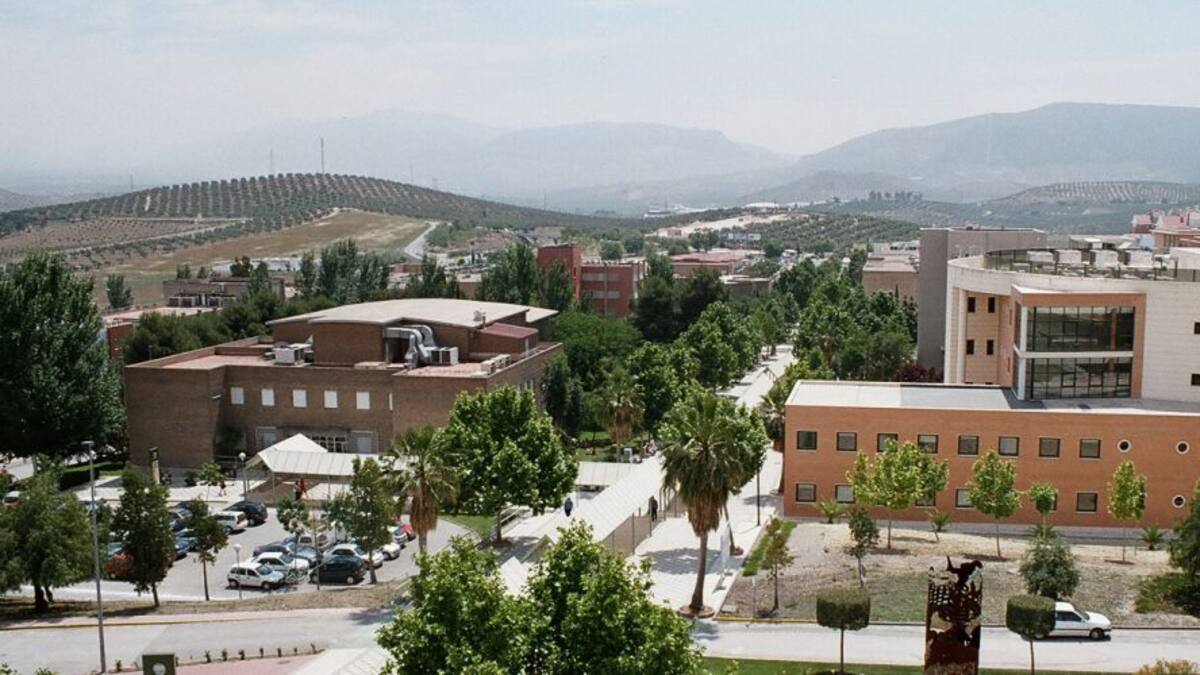 La UJA pone en marcha el proceso para instaurar la titulación de Medicina