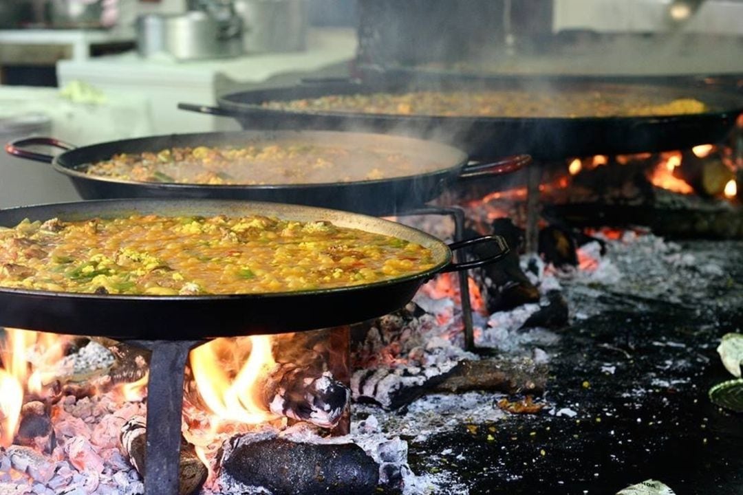 Paellas a la leña de Restaurante Les Barraques