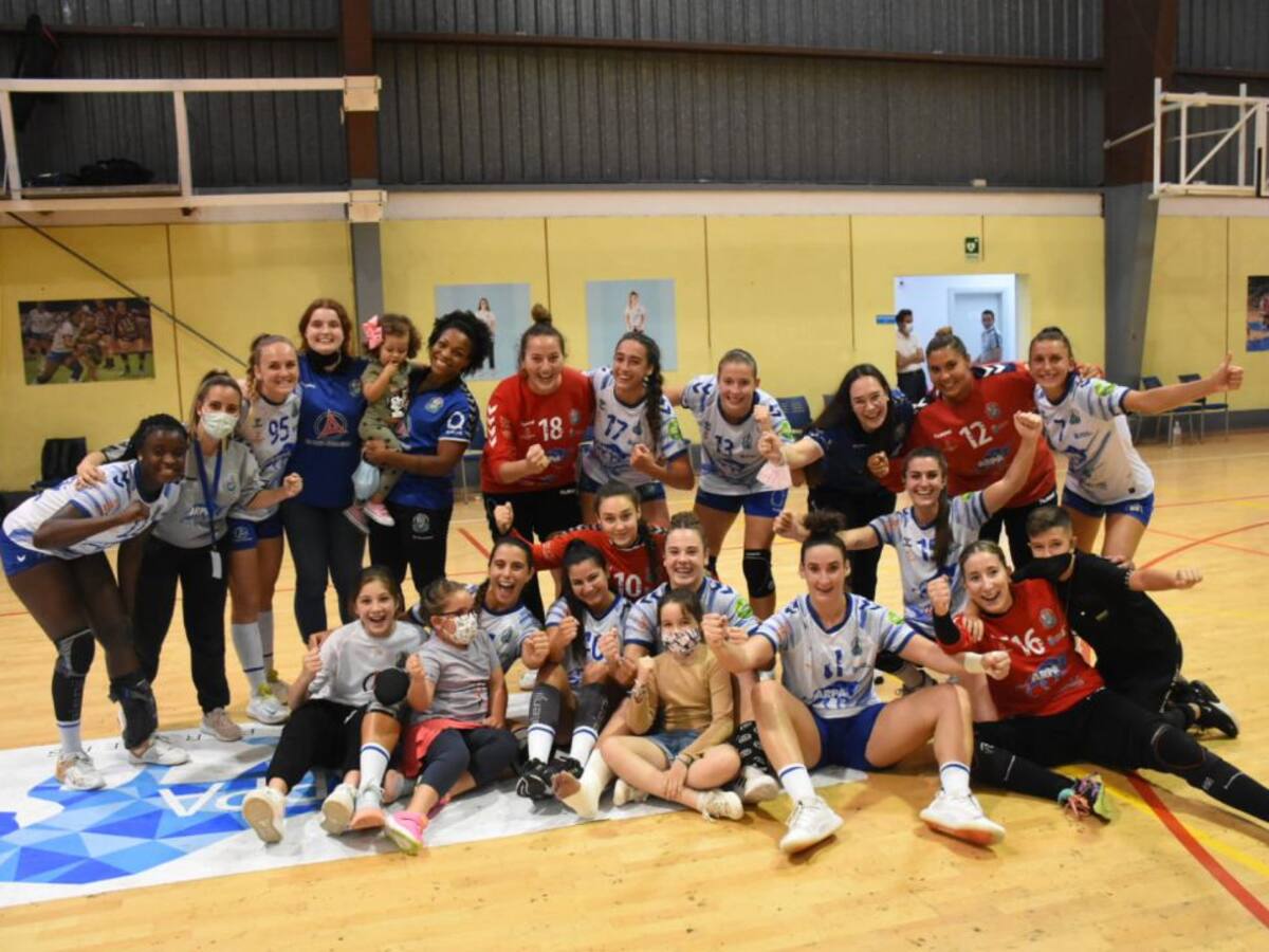 El Balonmano Salud despide la temporada con el liderato en juego