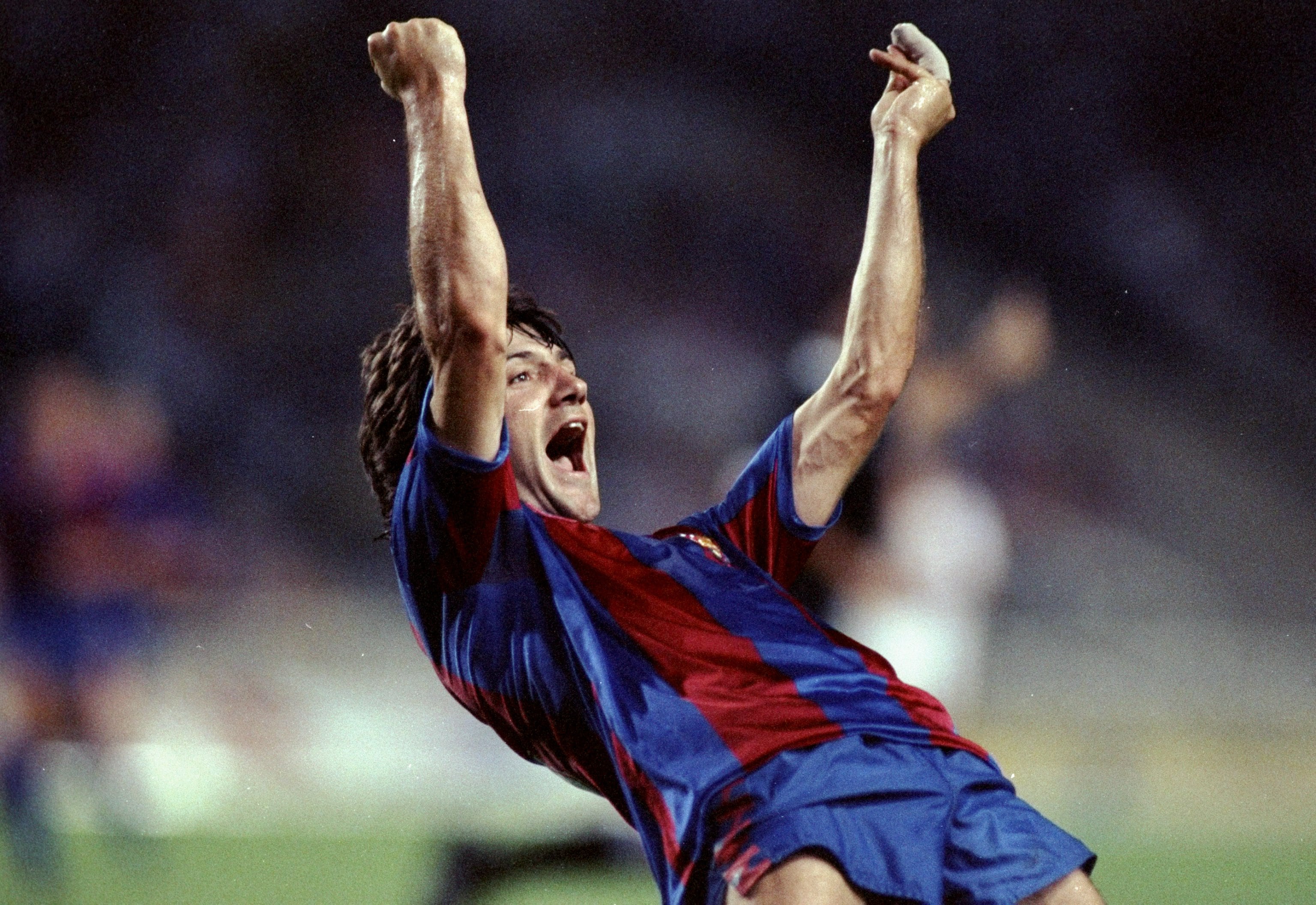 José Mari Bakero celebra un gol en el Camp Nou