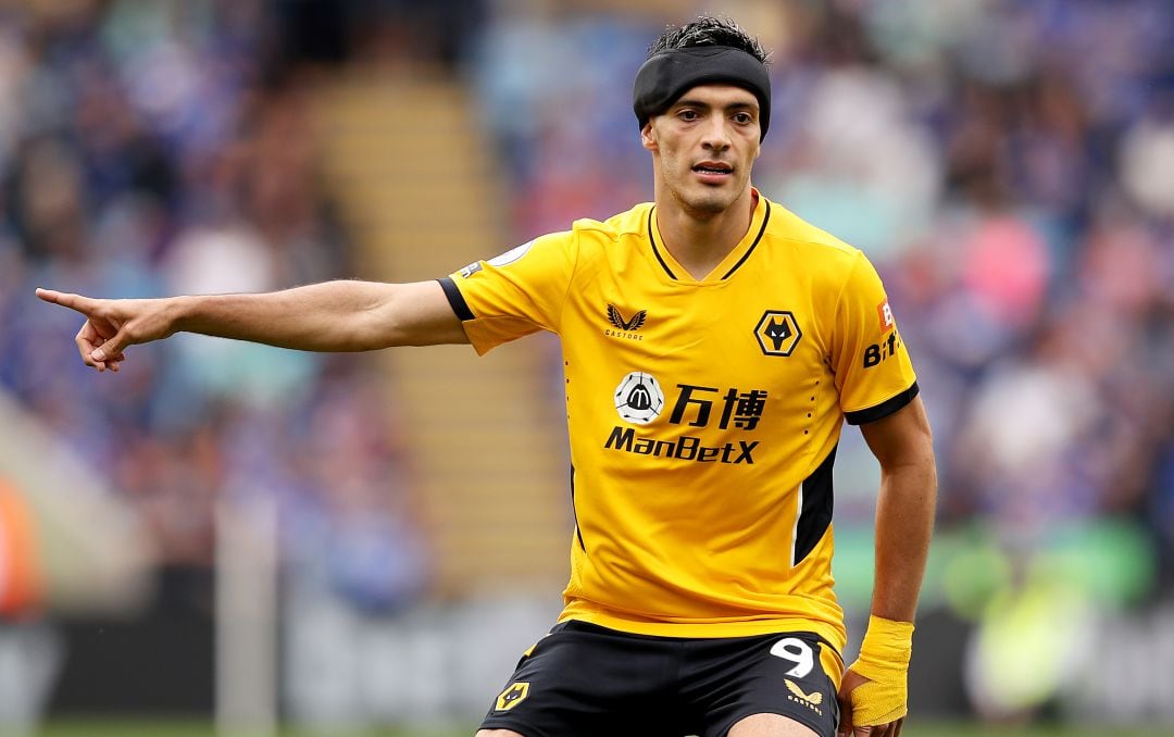 Raúl Jiménez, durante el partido contra el Leicester, en su vuelta a los terrenos de juego en la Premier