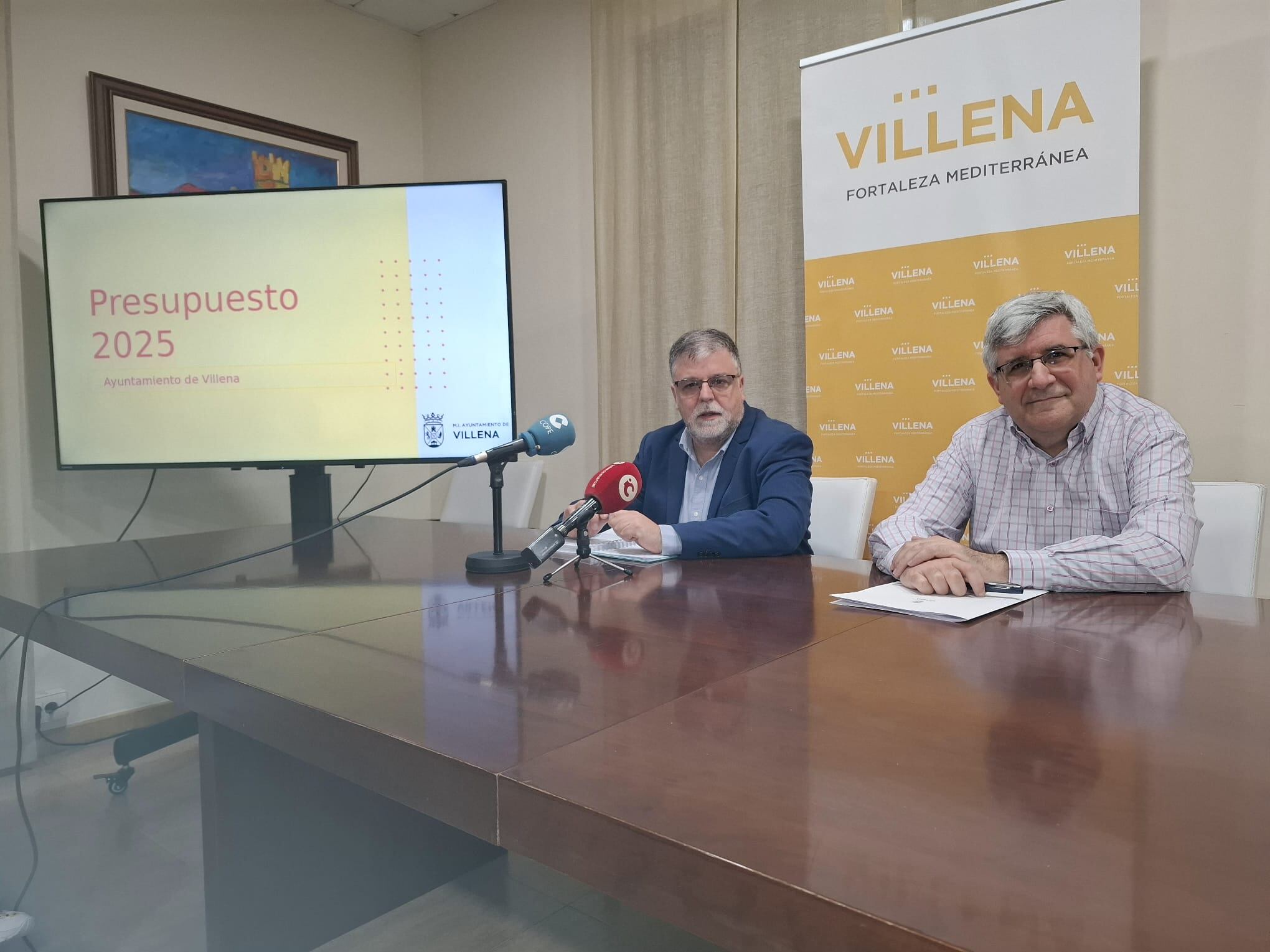 Alcalde y concejal de Hacienda, en la presentación de los presupuestos