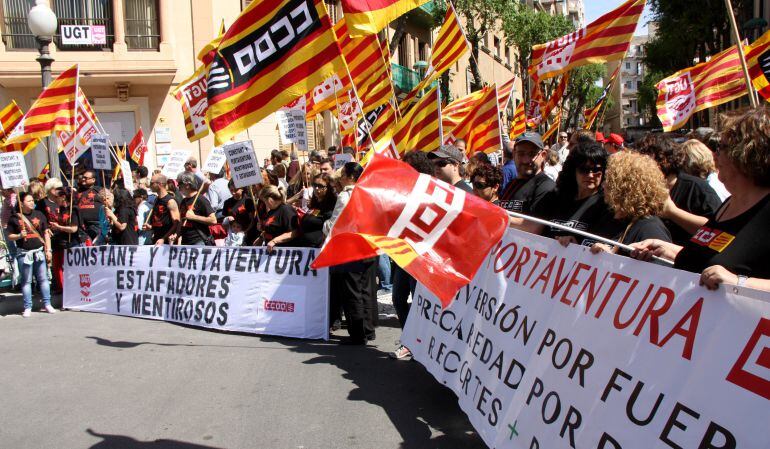 Treballadors de Port Aventura durant una protesta el passat u de maig.