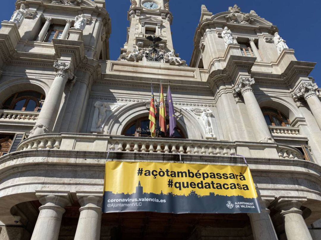 El gobierno valenciano ha decidido declarar luto oficial y propone a la ciudadanía a salir al balcón o asomarse a la ventana a las 12 del mediodía