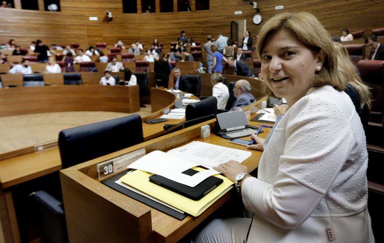 GRA077. VALENCIA, 09/09/2015.- La portavoz del grupo Popular, Isabel Bonig, durante el primer Pleno de Les Corts Valencianes. EFE/ Juan Carlos Cárdenas