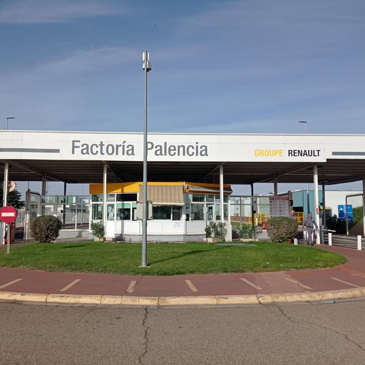 Renault trabaja para “recuperar la normalidad” en las plantas de Valladolid y Palencia tras el apagón