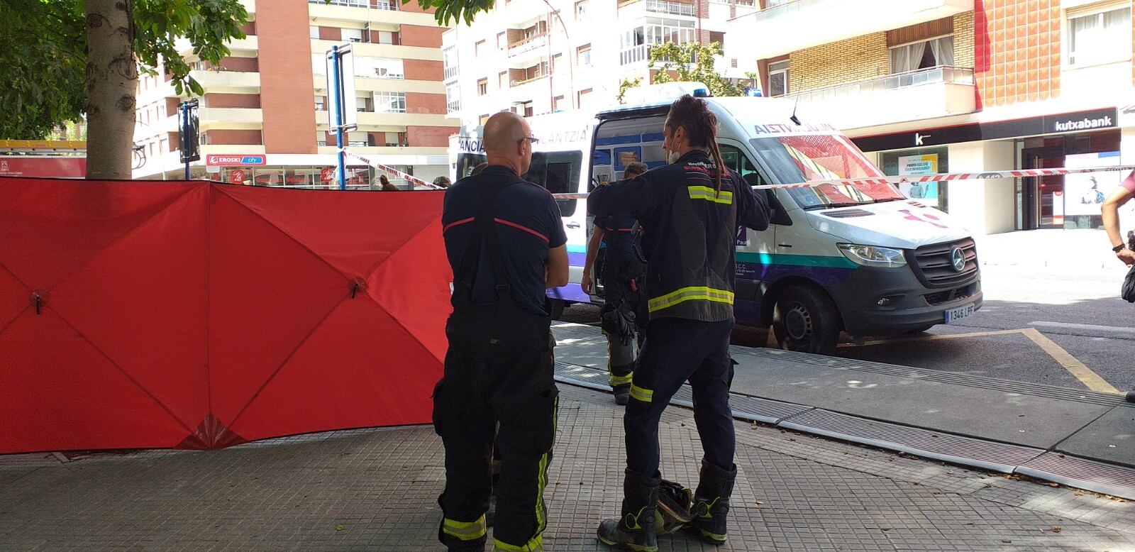 Los bomberos de Gasteiz colaboran  en el lugar del accidente