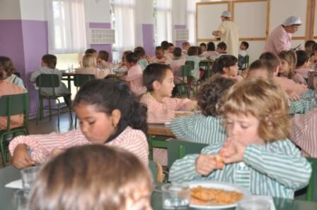 Creu Roja ha donat beques menjador a 92 infants el curs 2012-2013.