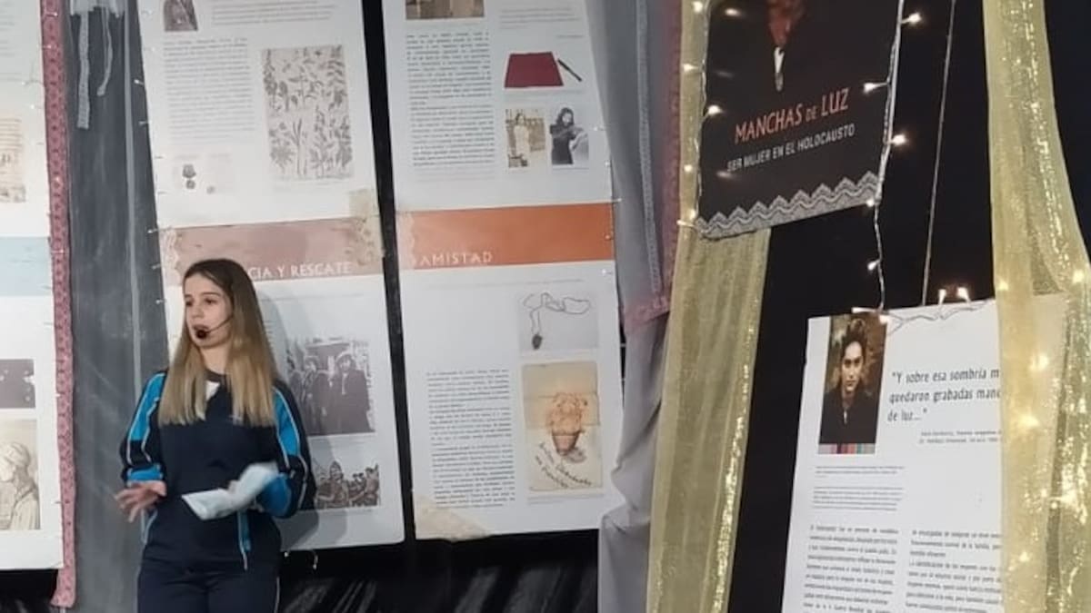 Conocemos la exposición sobre la mujer en los campos nazis elaborada por alumnos de Fuenlabrada