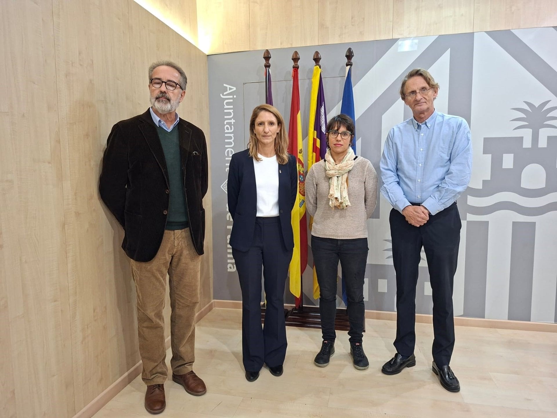 23/12/2025 La regidora de Infraestructuras, Accesibilidad y Polígonos Industriales, Belén Soto (tercera por la derecha), en rueda de prensaPOLITICA 
