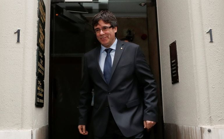 El expresident catalán, Carles Puigdemont, a su salida de la reunión con Roger Torrent, presidente del Parlament