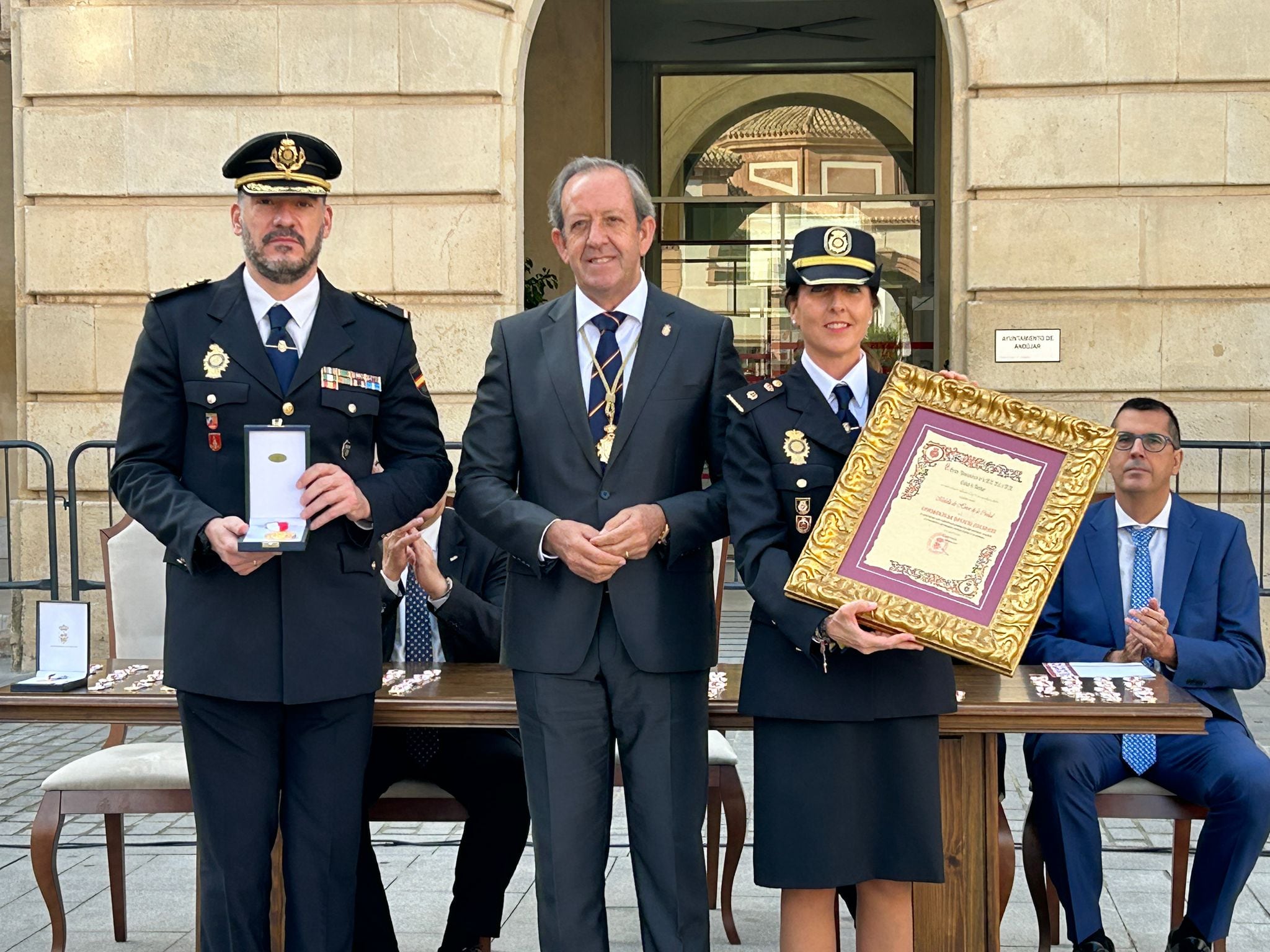 Andújar concede la medalla de oro de la ciudad a la Policía Nacional.