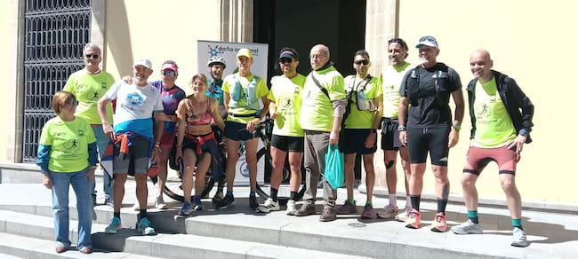 Encuentro a las puertas del Ayuntamiento de los corredores