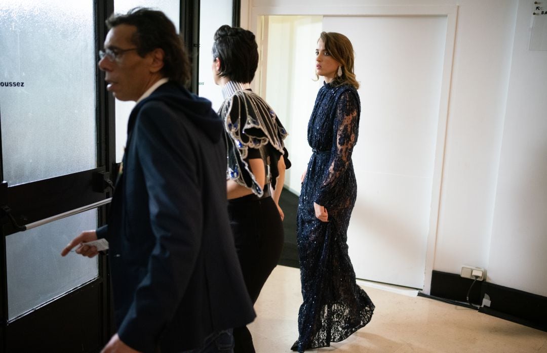 Adèle Haenel en el momento en el que abandona la ceremonia de los Premios César junto a su compañera de reparto Noémie Merlant y la directora Céline Sciamma tras el premio a Roman Polanski como mejor director. 