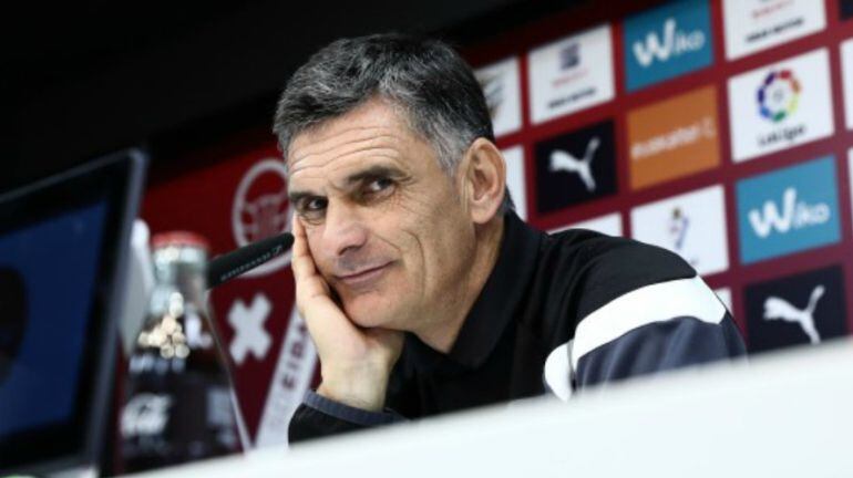 Mendilibar, durante su rueda de prensa en Ipurua