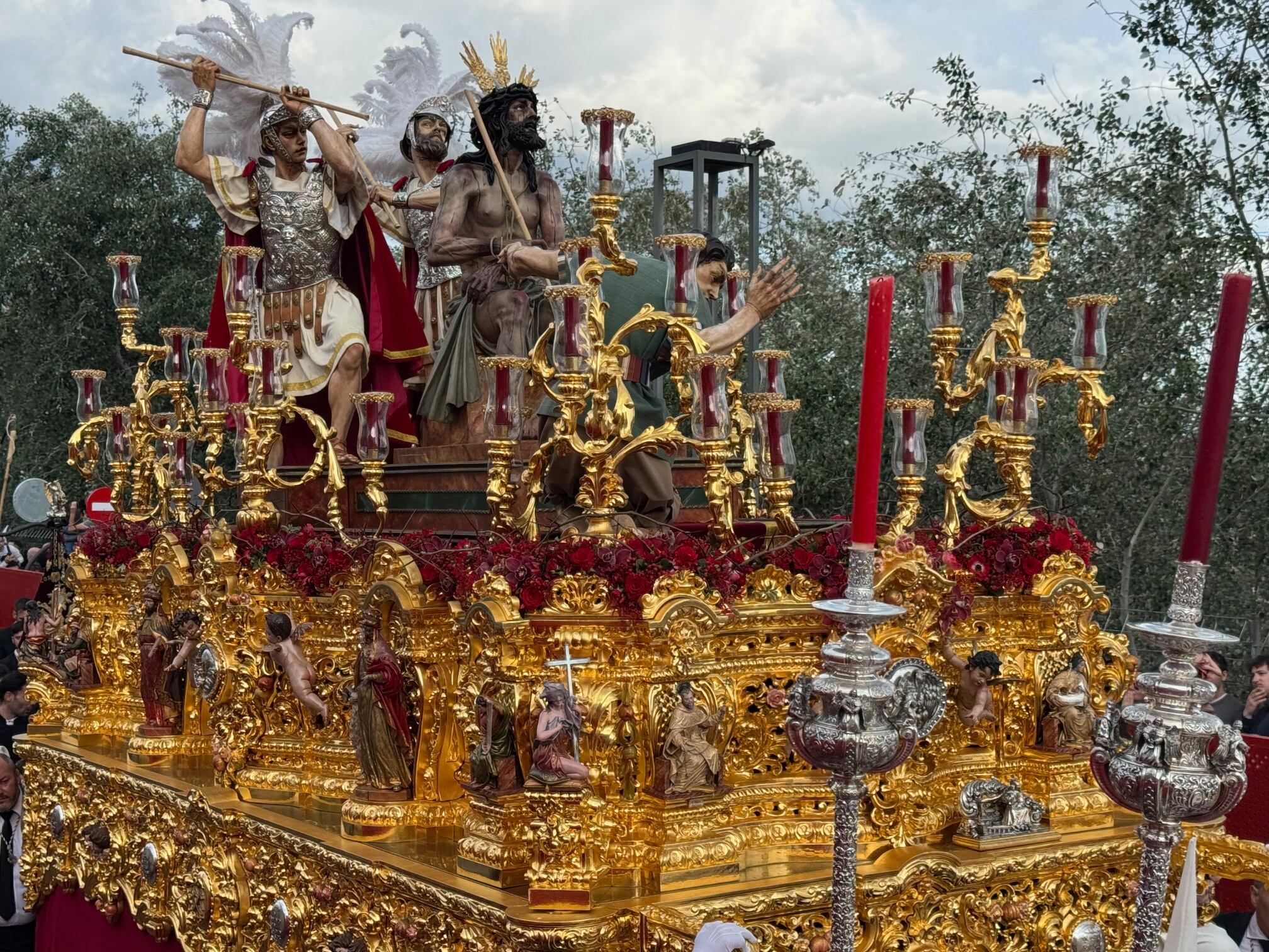 La hermandad de la Merced llega a Carrera Oficial