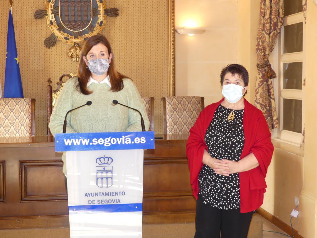 Clara Martín, concejala Urbanismo, y Clara Luquero, alcaldesa de Segovia