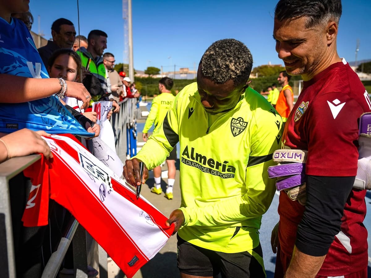 El Almería pierde al Soko del Huesca: sin minutos, sin gol y sin sitio