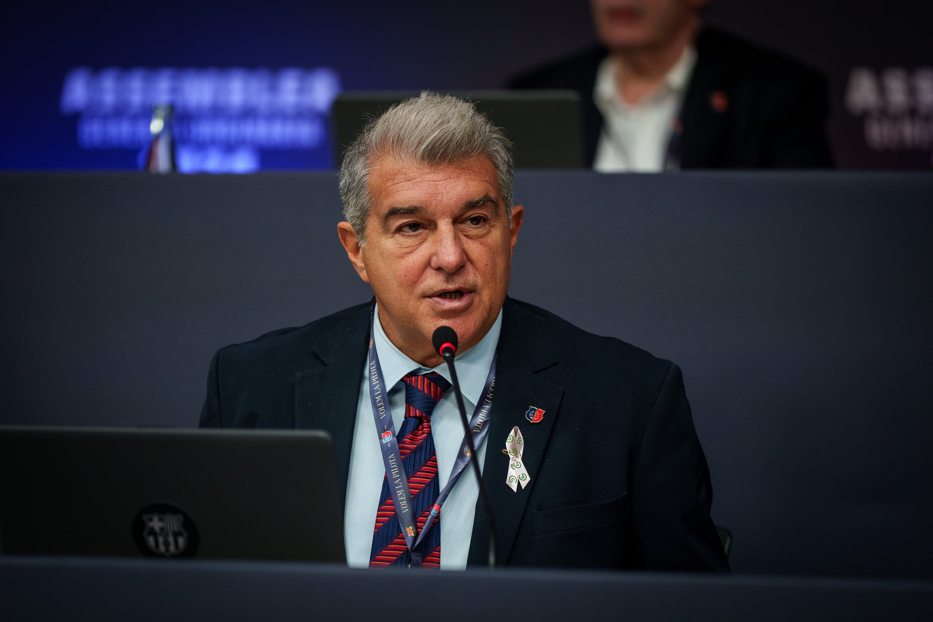 Joan Laporta preside la asamblea de socios del Barça