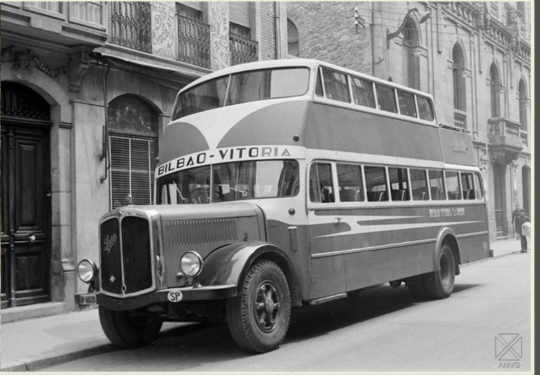 Un autobús de la línea Vitoria-Bilbao de la Unión