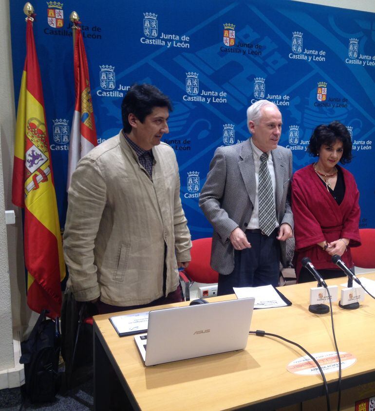 Juan Carlos Martínez (Gerente de Palencia Abierta), Luis Domingo González (Delegado en la Junta) y María José López (Presidenta de palencia Abierta)