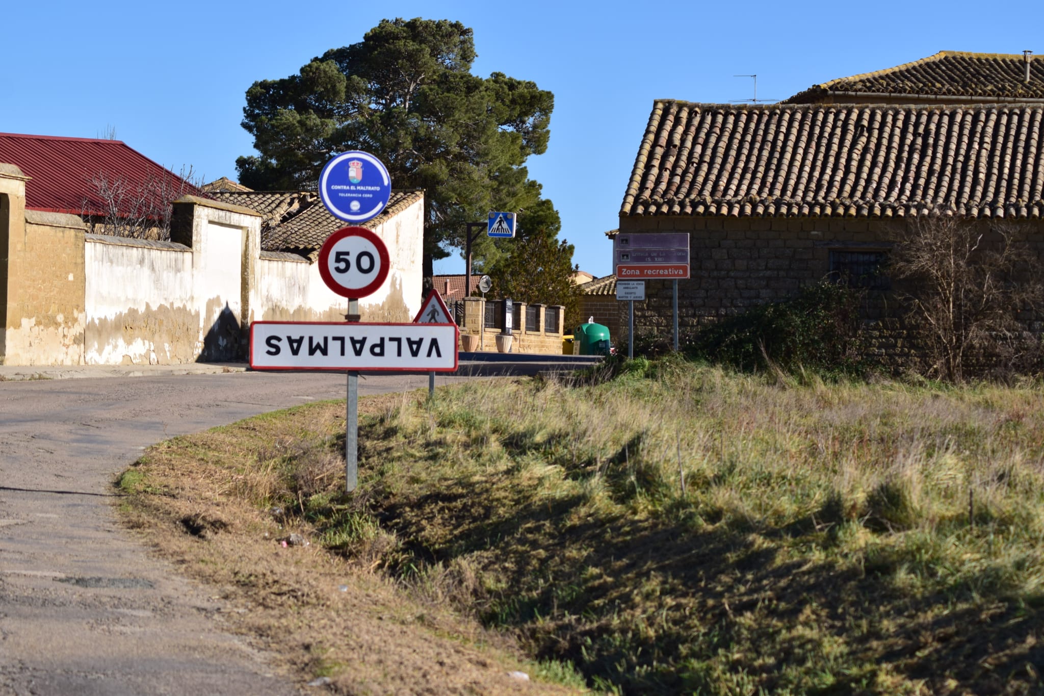 Señal de Valpalmas en la localidad de Erla