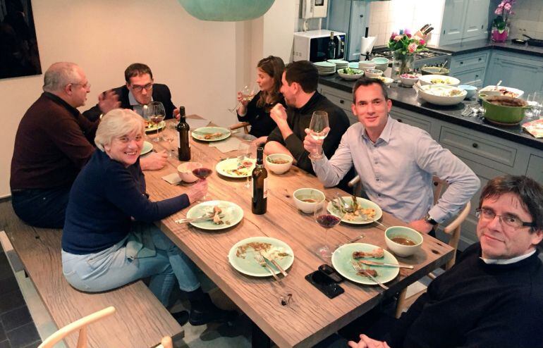 Carles Puigdemont y los exconsellers cenando en casa de un diputado flamenco