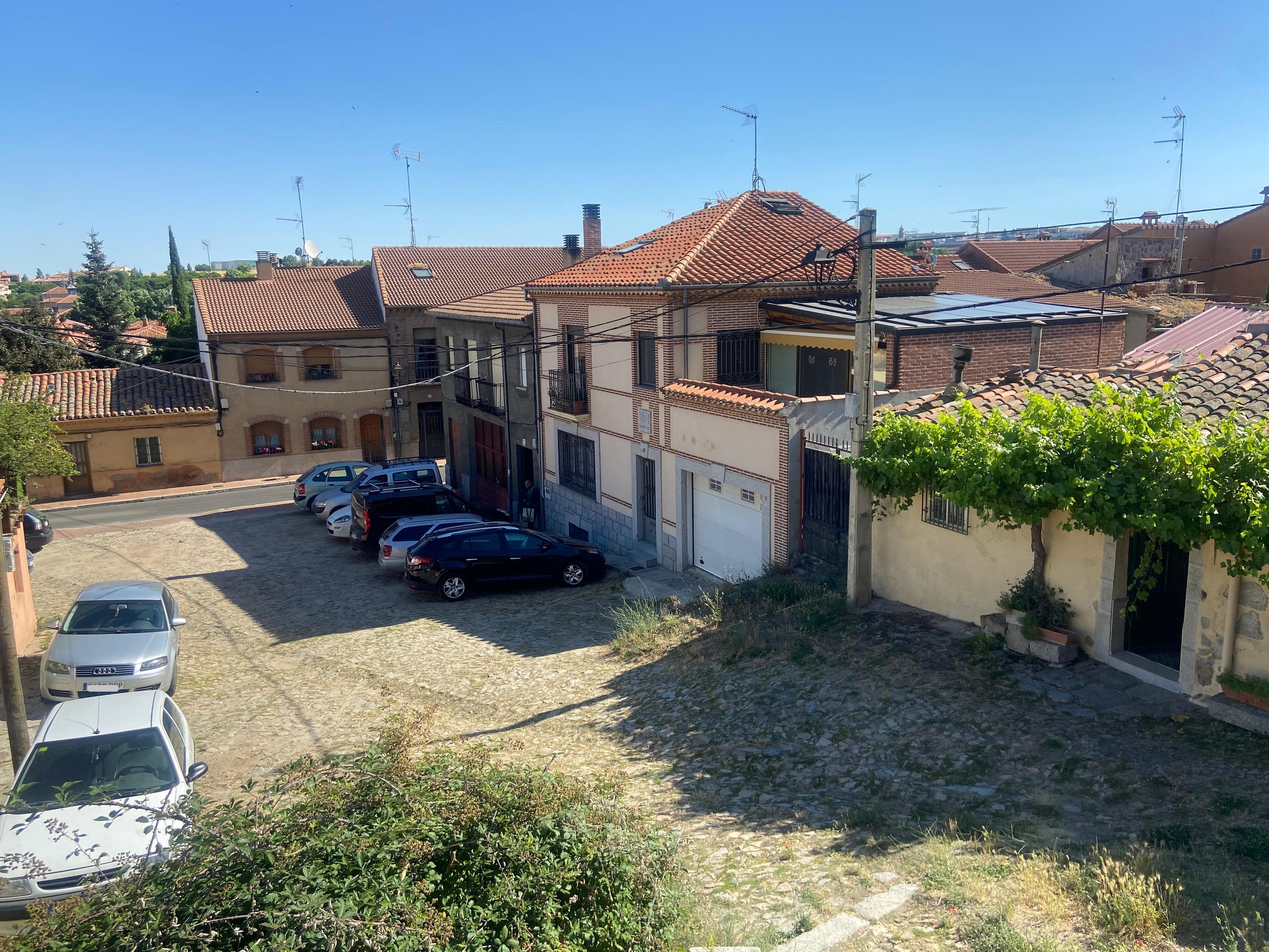 Plaza Alcalde Eustasio Meneses, en la calle Ajates situada entre los números 25 y 41./Ayto de Ávila