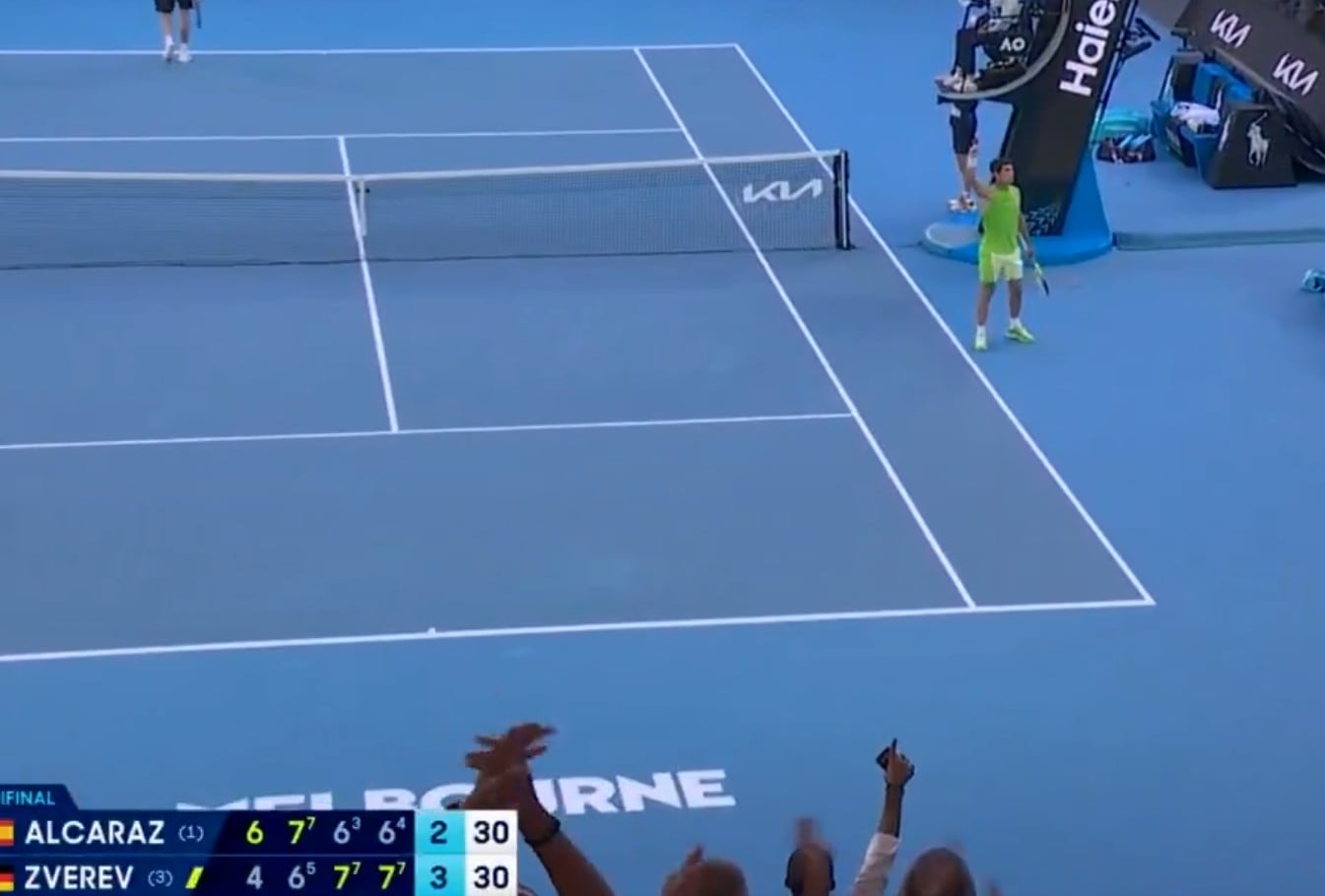 Alcaraz celebra su punto ante Zverev