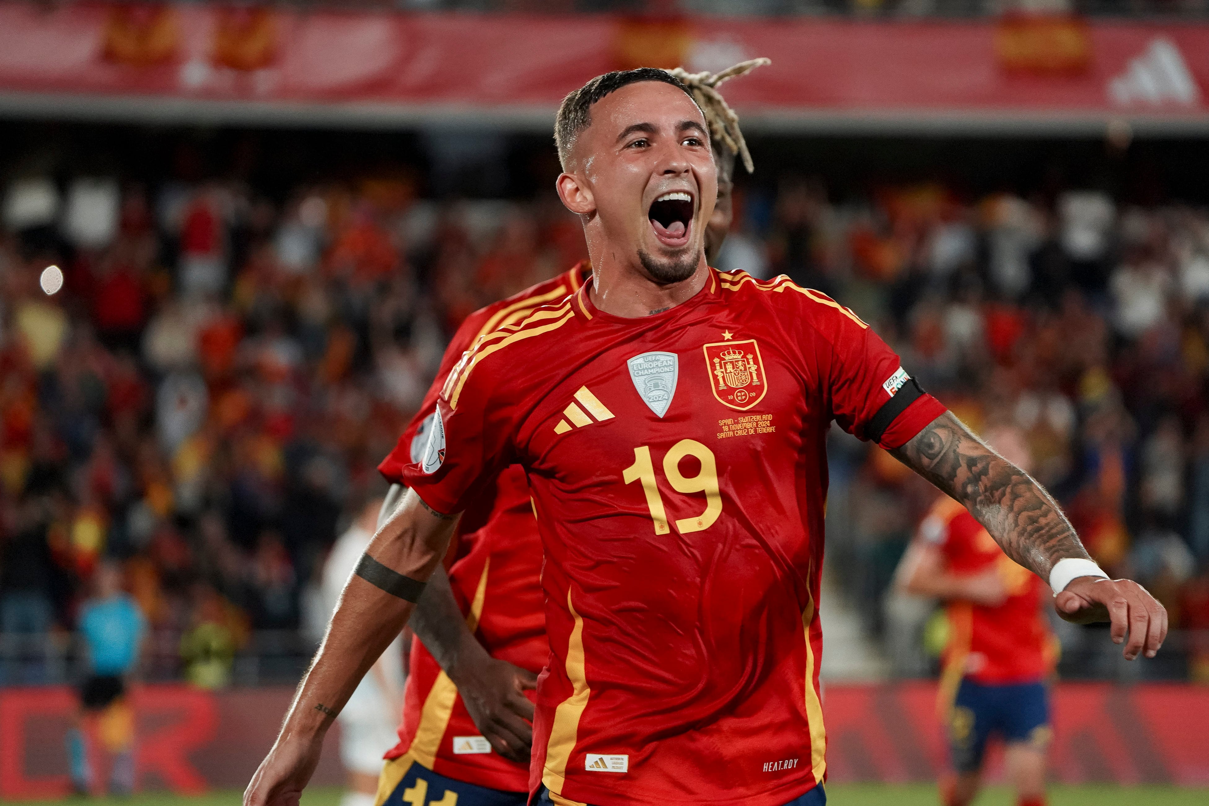 SANTA CRUZ DE TENERIFE, 18/11/2024.- El delantero de la selección española Yeremy Pino celebra su gol frente a Suiza durante el encuentro de la sexta jornada de la Liga de Naciones de la UEFA disputado este lunes en el estadio Heliodoro Rodríguez López de Santa Cruz de Tenerife frente a Suiza EFE/Ramón de la Rocha
