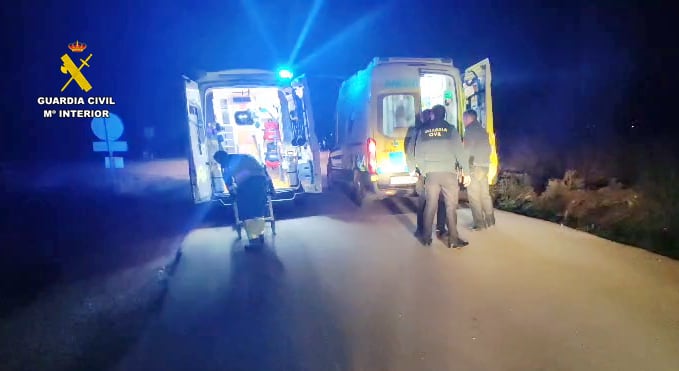 La Guardia Civil rescata a un anciano atrapado en el cauce del Guadiana en Don Benito